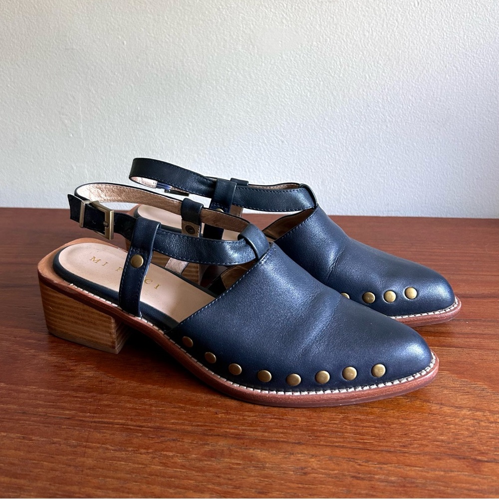 MI PIACI Leather Shoe w/Brass Stud Detailing